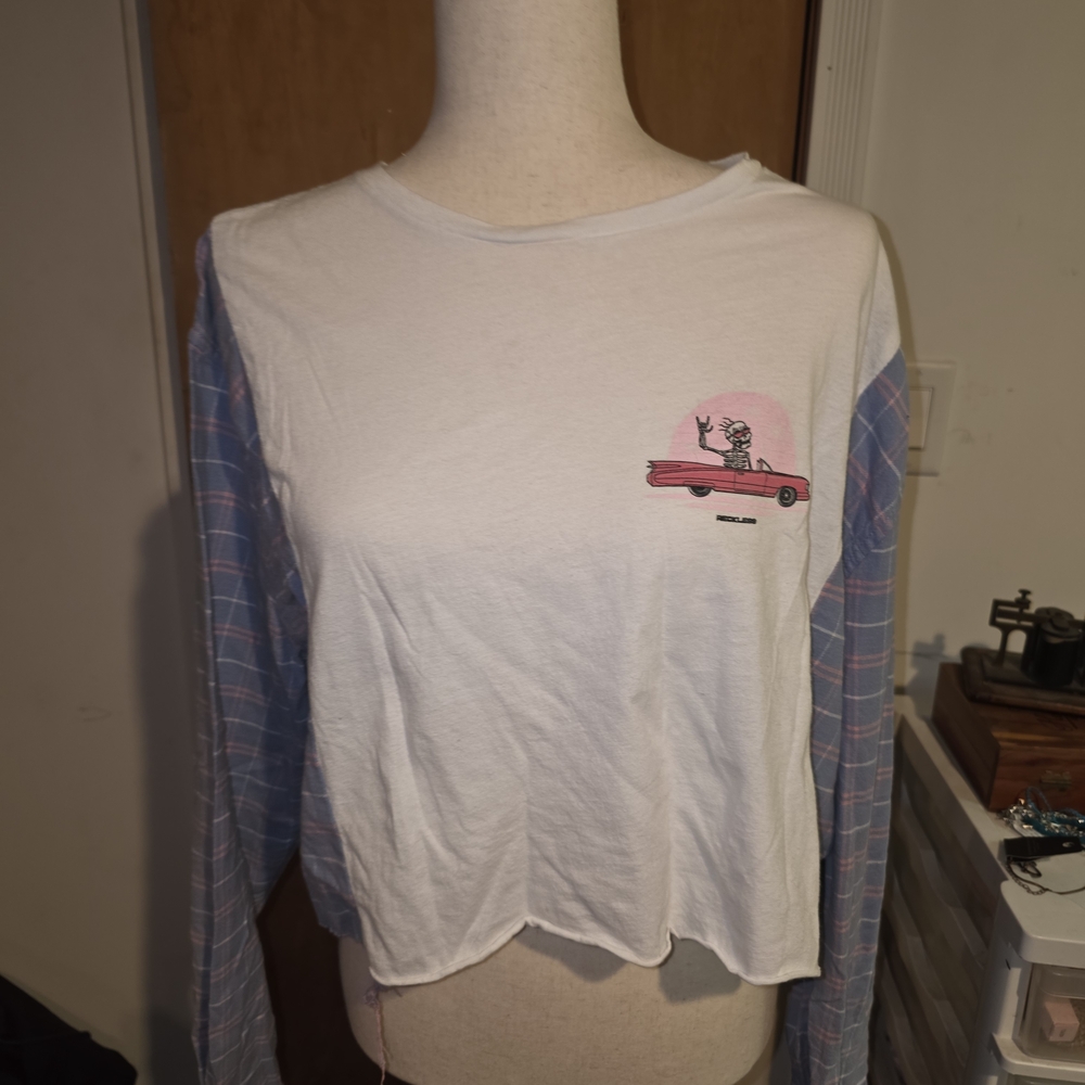 Reckless Cropped Graphic Tee Long Sleeve - Picture 4 of 7